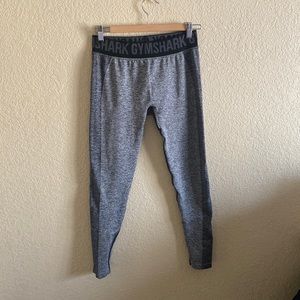 Gym shark leggings